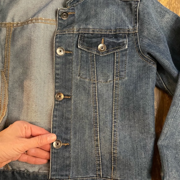 Kids jean jacket size 8 yo, never worn, smoke free home - Picture 5 of 5